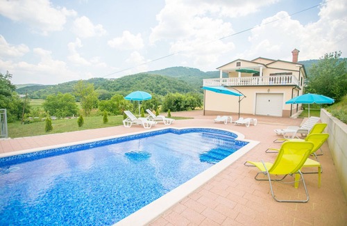 Buzet Other | Comfortable apartment with a shared swimming pool for up to 4 persons