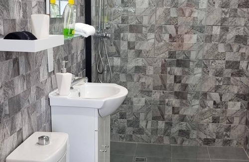 Tanki Leendert Apartment | Comfortable apt. ideal for short/long stays