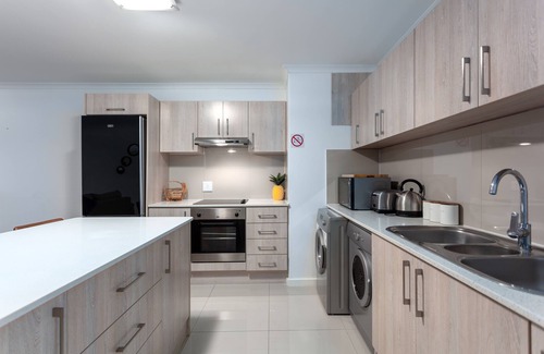 Big Bay Apartment | Comfortable Beach Apartment 2 min from beach