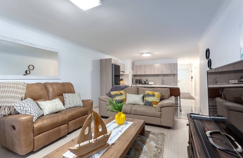 Big Bay Apartment | Comfortable Beach Apartment 2 min from beach