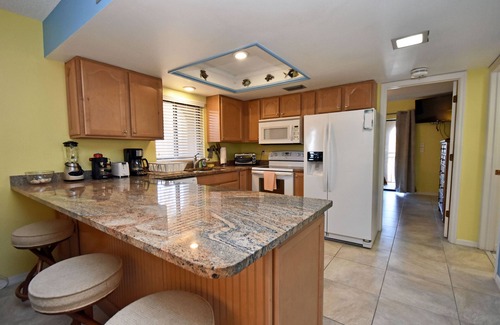 Englewood Condo | Comfortable beachfront home