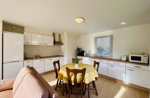 Sint Maartensvlotbrug House | Comfortable bungalow, free WiFi, dogs are welcome