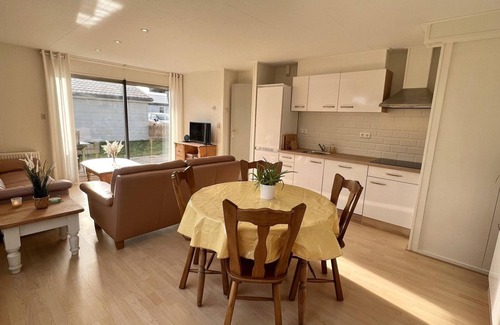 Sint Maartensvlotbrug House | Comfortable bungalow, free WiFi, dogs are welcome