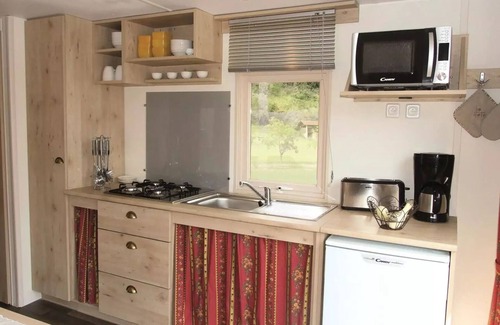 Seillac Cabin | Comfortable caravan - 2 bedrooms - Cosy atmosphere - Kitchenette, bathroom and toilet for 4 people