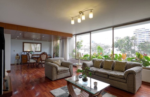 Sector 1 Apartment | Comfortable & Central 3-BDR apart in San Isidro, Lima (10 min from the ocean)