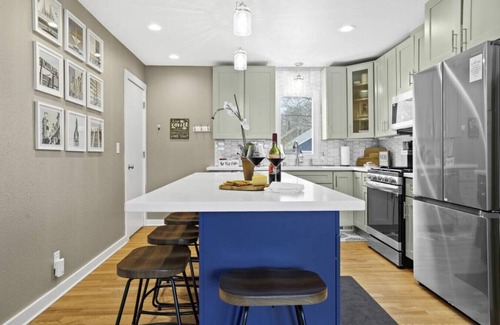 West Allis House | Comfortable & Charming 4BR, near Stadium & Zoo!