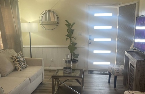 Nassau Cabin | Comfortable, Clean, and Cozy Cottage in Nassau!