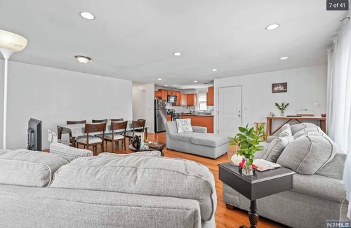 Forest Hill Apartment | Comfortable, clean & spacious apartment: Free Parking, WiFi, AC, 30 mins to NY