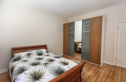 Glenelg East House | Comfortable, Compact and Charming Glenelg Beach House