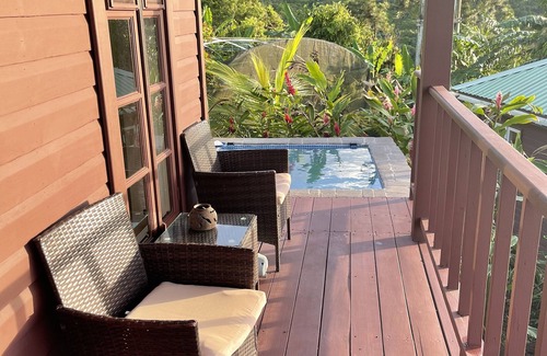 Belle Plaine Cottage | Comfortable cottage with a fantastic view