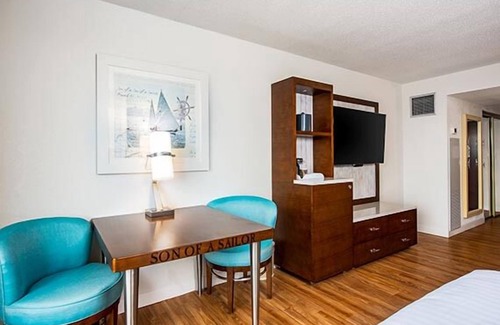 Osage Beach Hotel | Comfortable Countryside Stay! 2 Comfortable Units, Pool, Free Parking