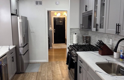 Queens House | Comfortable cozy 3-bedroom house with WiFi, AC, pool table, in Queens NY.