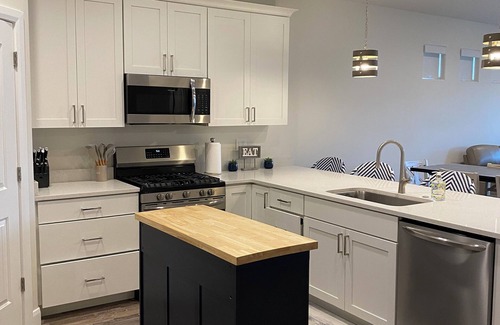 Hurricane House | Comfortable Extended-Stay Home. Near Sand Hollow & Zion – Great Views!