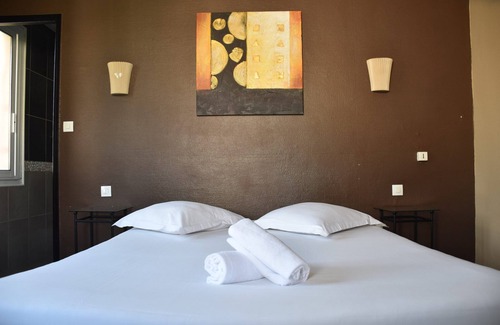 Sanary-sur-Mer Hotel | Comfortable Family Stay | Close to Attractions: Le Sana Beach & Port Sanary