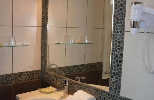 Sanary-sur-Mer Hotel | Comfortable Family Stay | Close to Attractions: Le Sana Beach & Port Sanary