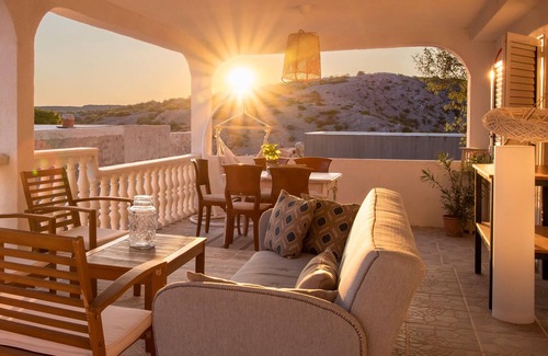 Cesarica Apartment | Comfortable family-sized apartman for family or friends. Private beach
