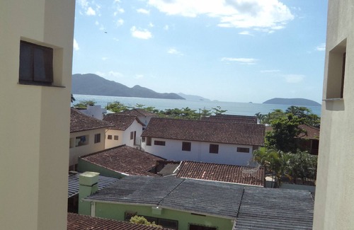 Maranduba Apartment | Comfortable furnished apartment and sea view with a distance of 100 m to the beach