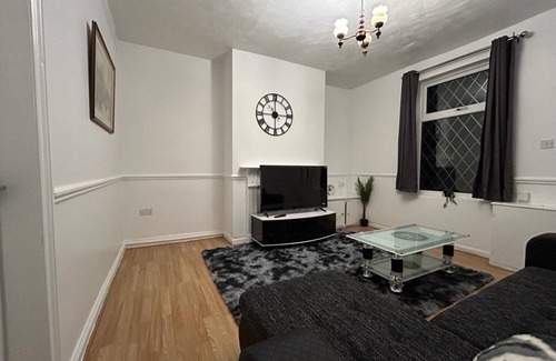 Ashton-under-Lyne House | Comfortable, spacious Two bedroom house close to Etihad Stadium