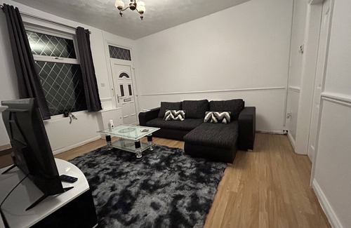 Ashton-under-Lyne House | Comfortable, spacious Two bedroom house close to Etihad Stadium