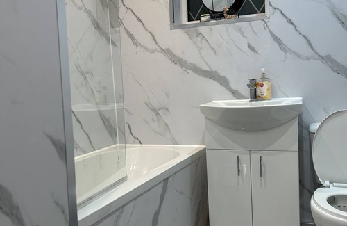 Ashton-under-Lyne House | Comfortable, spacious Two bedroom house close to Etihad Stadium