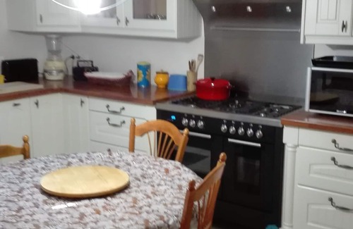 Riantec House | Comfortable ground floor on garden, near sea.