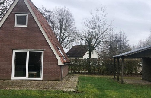 Sint Nicolaasga House | Comfortable holiday home near the Langweerder Wielen