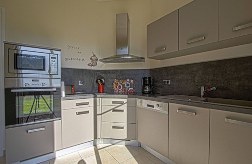 Sainte-Honorine-des-Pertes House | Comfortable holiday home with garden