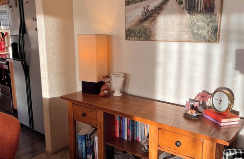 Montrose House | Comfortable Home away from Home - Close to Mountains, skiing, hiking, biking +