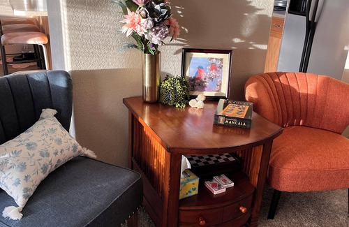 Montrose House | Comfortable Home away from Home - Close to Mountains, skiing, hiking, biking +