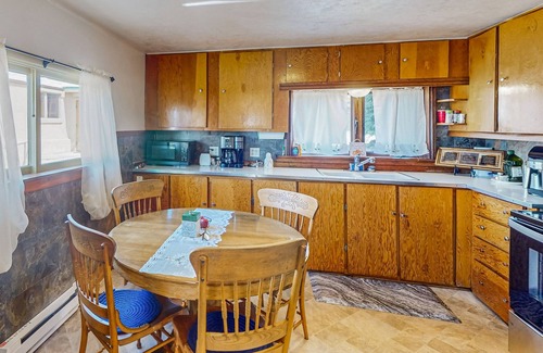 Leadville House | Comfortable home with kitchen and Washer/Dryer- great location