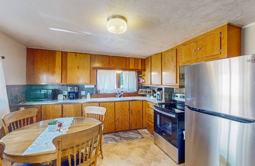 Leadville House | Comfortable home with kitchen and Washer/Dryer- great location