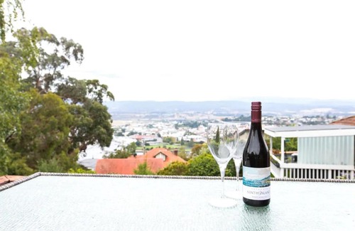 Trevallyn Apartment | Comfortable Home With Wifi, Parking and Views