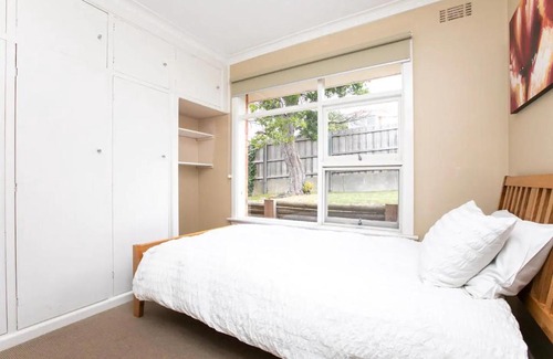 Trevallyn Apartment | Comfortable Home With Wifi, Parking and Views
