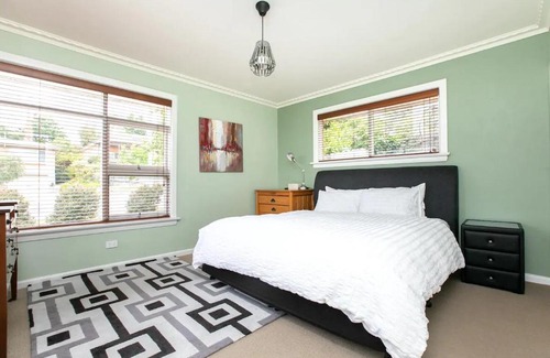 Trevallyn Apartment | Comfortable Home With Wifi, Parking and Views