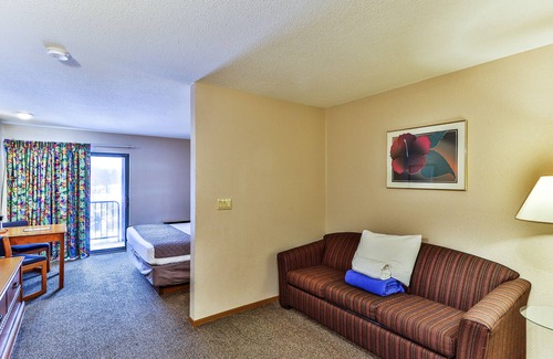 Wisconsin Dells Hotel | Comfortable Hotel Room @ Polynesian Hotel