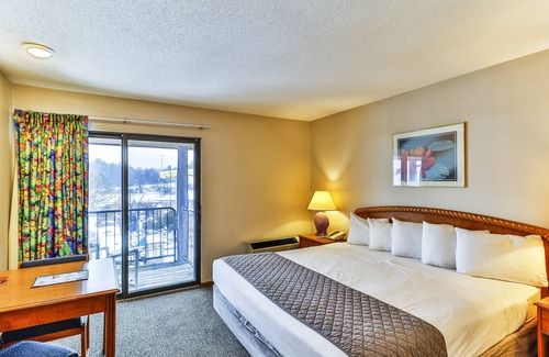 Wisconsin Dells Hotel | Comfortable Hotel Room @ Polynesian Hotel