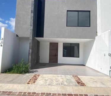 Leon House | Comfortable house - Woo-Jin