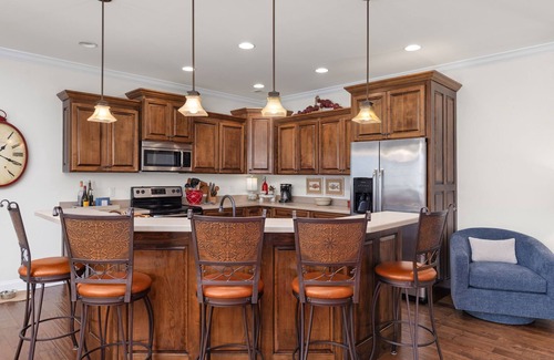Houston House | Comfortable lakefront home on Smith Lake w/easy water access & Sea Doo rental!