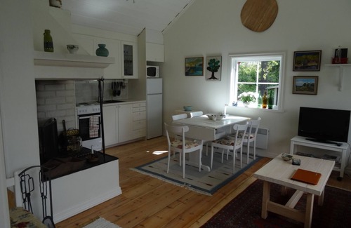 Trehorningsjo House | Comfortable lakeview vacation in Ångermanland