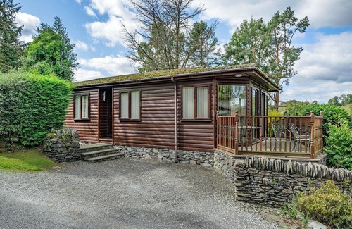 Bondgate Within Ski Chalet | Comfortable lodge with one double with en suite shower, one twin and one single.