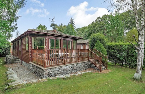 Bondgate Within Ski Chalet | Comfortable lodge with one double with en suite shower and one twin.