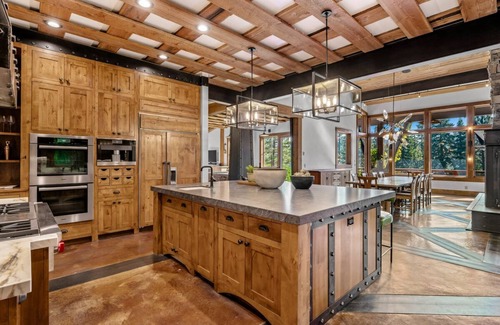 Truckee Cabin | Comfortable Luxury Close to Northstar Village, Trails, & Slopes!