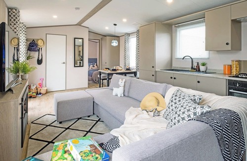 Ascog House | Comfortable, modern two-bedroom caravan sleeping four people.