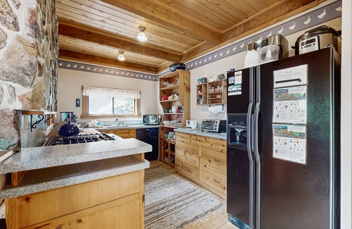 Truckee House | Comfortable, multi-level cabin with amazing lake/mountain views & furnished deck