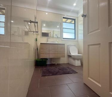 Greenacre House | Comfortable Queen Room in Spacious House with Backyard - GA3