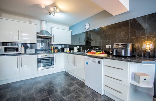 Llanteg House | Comfortable retreat in Narberth, 2 miles from beach, countryside views, walks