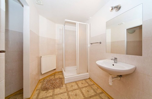 Holesovice Apartment | Comfortable rooms with private bathroom 15 minutes walk from the old town