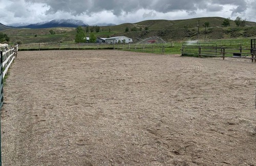 Carmen House | Comfortable roomy country home, dog & horse friendly (with fee).