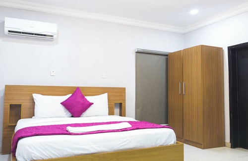 Somolu Apartment | Comfortable Single Room in Central Lagos Amethyst