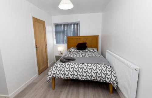 Shirley House | Comfortable Stays - Shirley, Solihull
